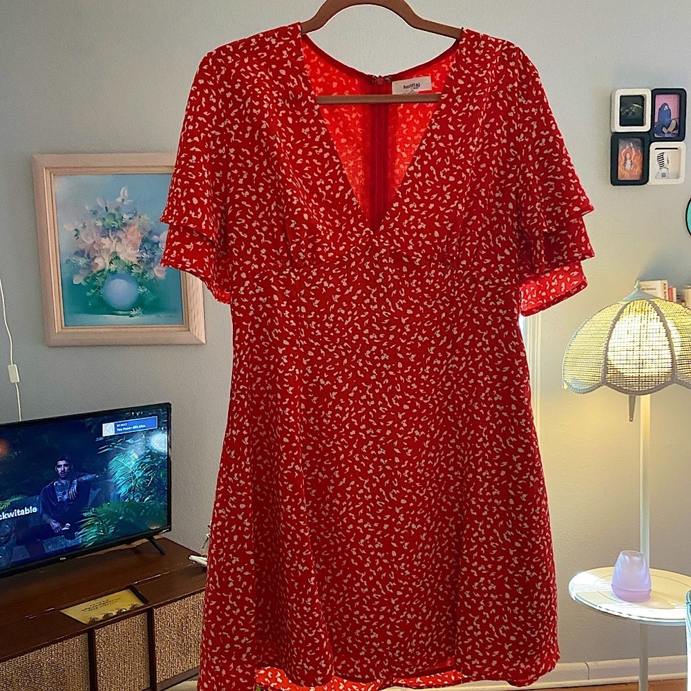 Causal red patterned sun dress. Align cut, bell sleeves.